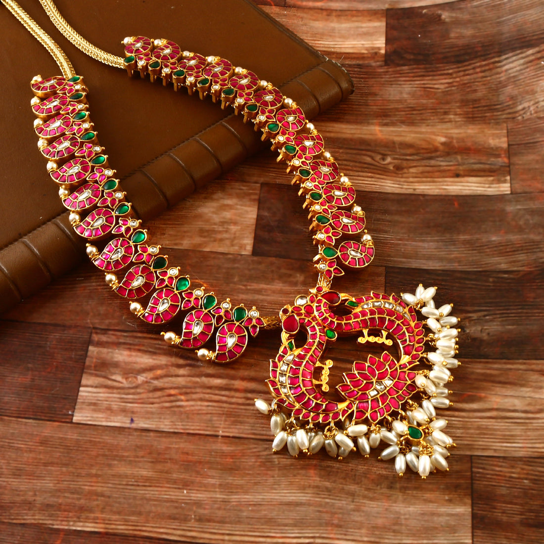 Jadau Kundan Necklace with Emerald