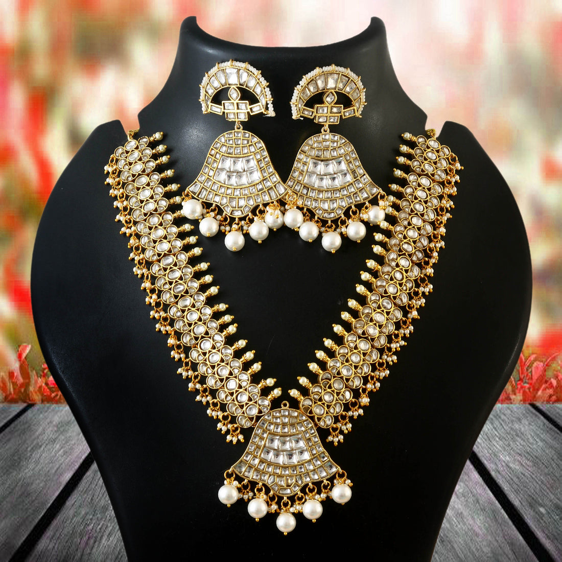 White and Golden Kundan Necklace Set