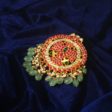 Jadau Kundan Pendant Featuring a Circular Design